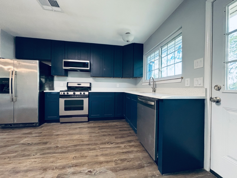 2325 Lakehurst Drive - Photo 5 of 15