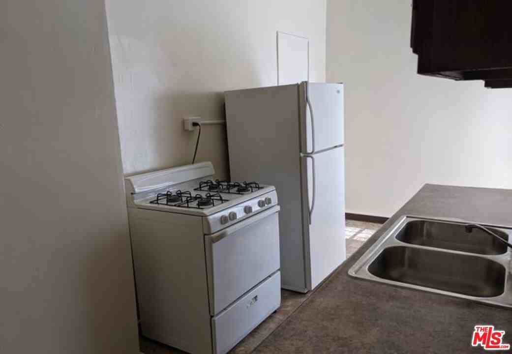 665 South Cochran Avenue #665-104 - Photo 3 of 8