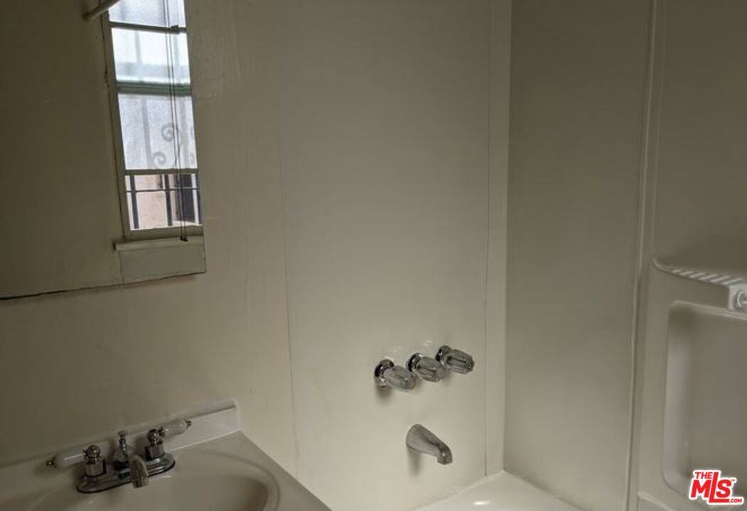 665 South Cochran Avenue #665-104 - Photo 5 of 8