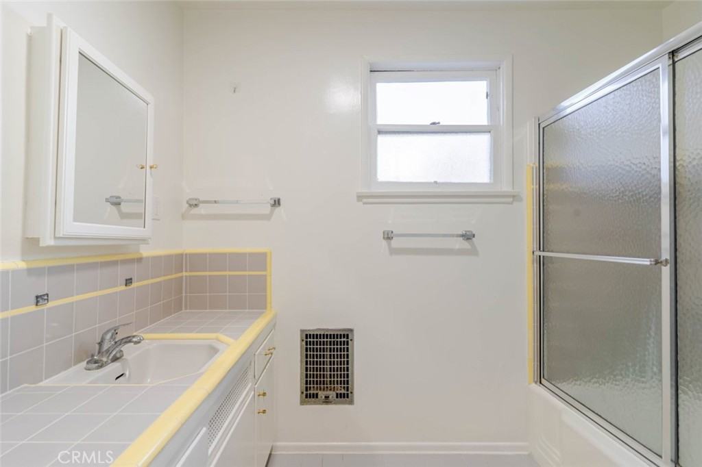 1305 Glenoaks Boulevard #1305D - Photo 3 of 27