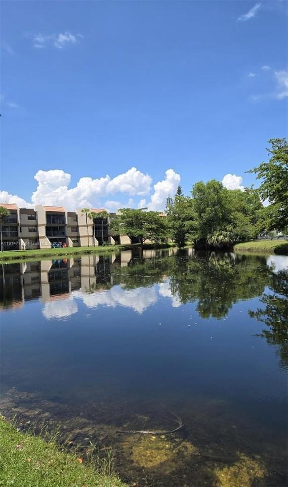 302 Lakeview Dr #302-102 - Photo 5 of 21