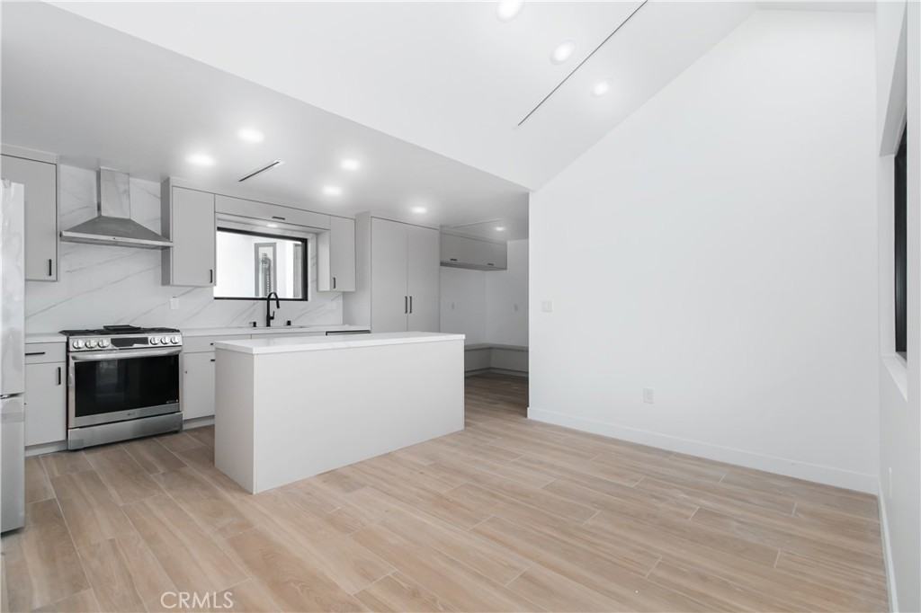 8141 Hazeltine Ave #8141 - Photo 4 of 10