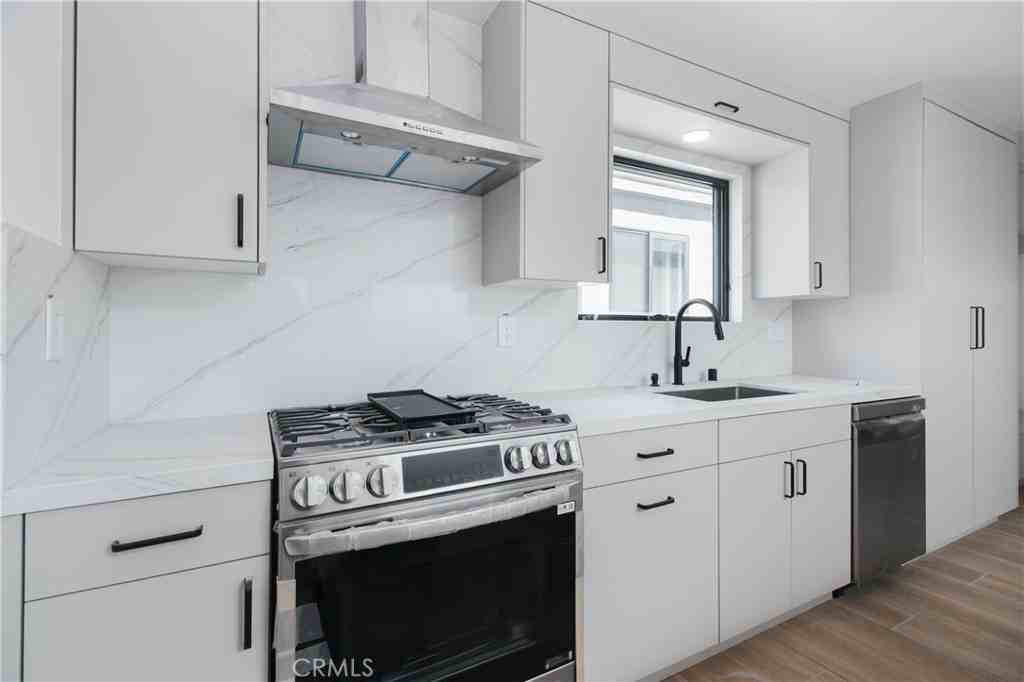 8141 Hazeltine Ave #8141 - Photo 6 of 10