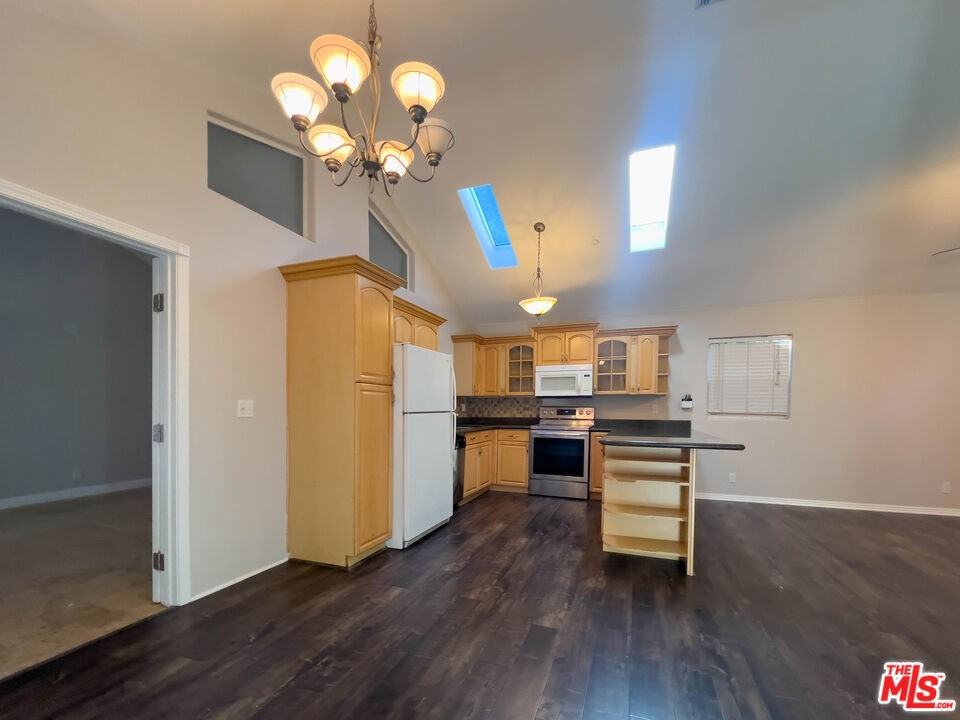 15426 Camarillo Street #15426 - Photo 3 of 20