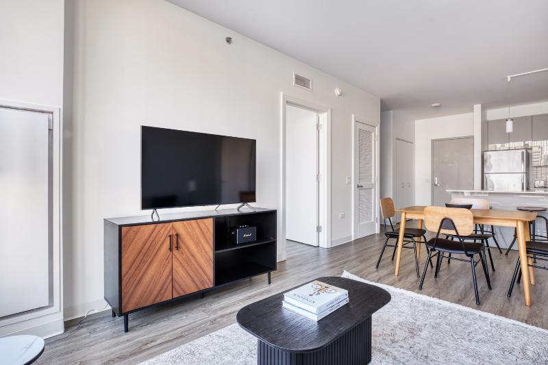 413 S Halsted St - Photo 3 of 18