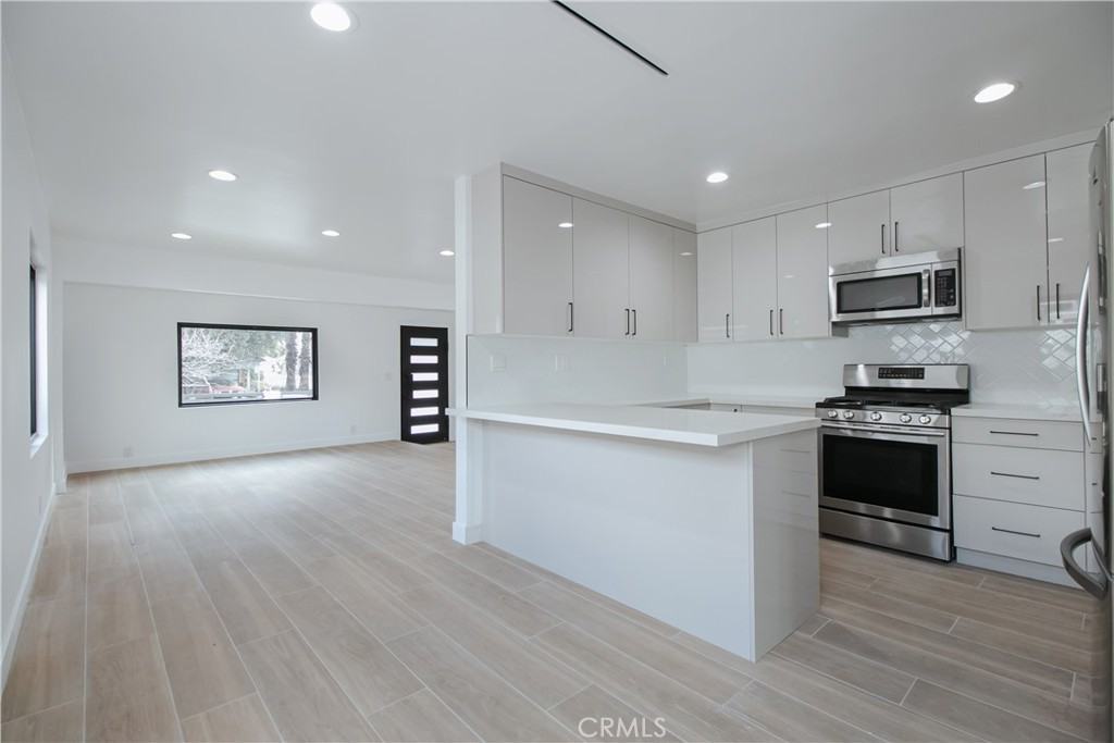 8143 Hazeltine Avenue #8143 - Photo 4 of 13