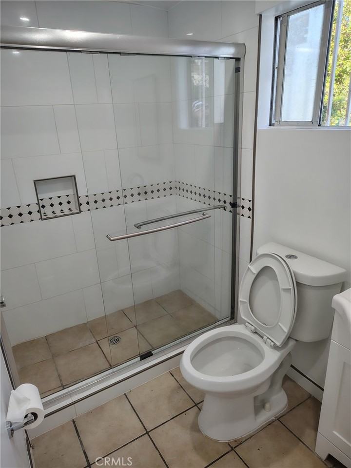 1822 W 41st St #1822 - Photo 4 of 7