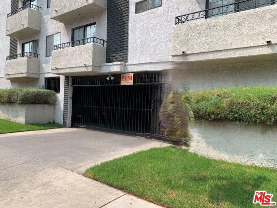 4353 Coldwater Canyon Avenue #4353-305 - Photo 5 of 27