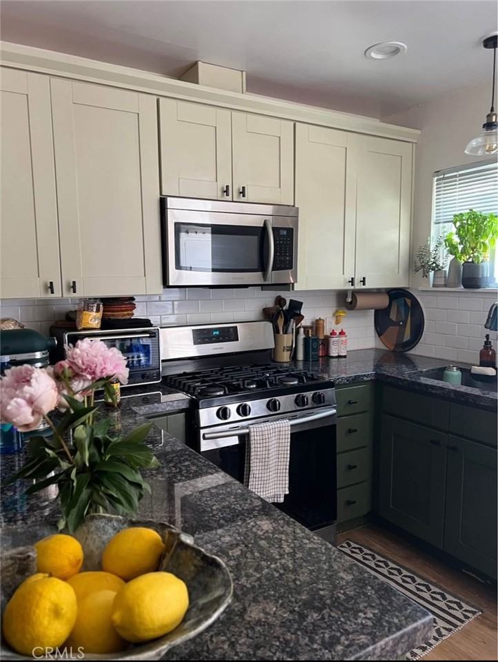 4026 Jackson Avenue #4026 - Photo 4 of 6