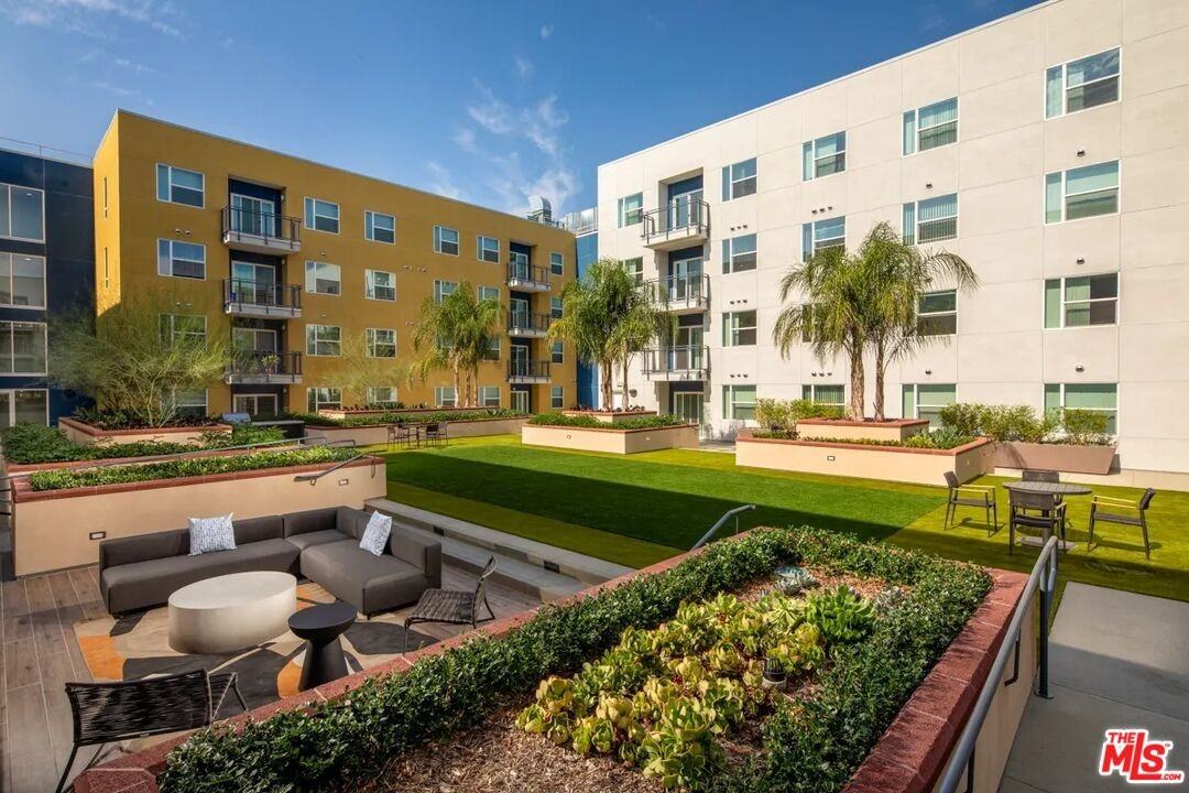 10568 Promenade Gateway #10568-402 - Photo 7 of 32