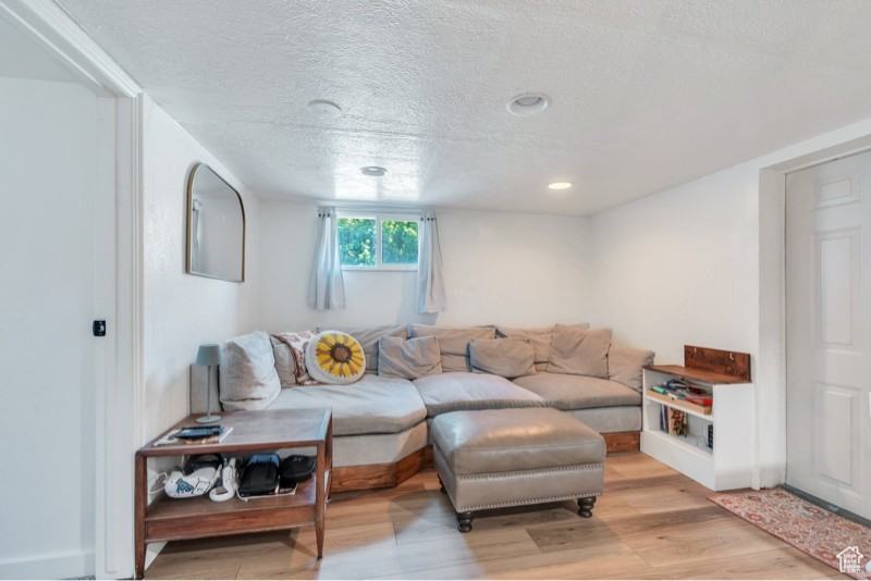 555 Ne #557 - Photo 3 of 9