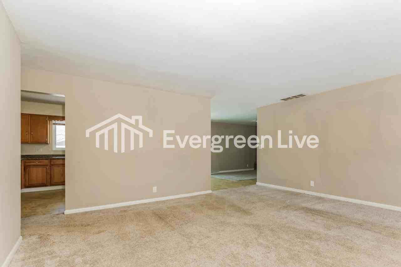 804 Fallview Ave - Photo 3 of 16