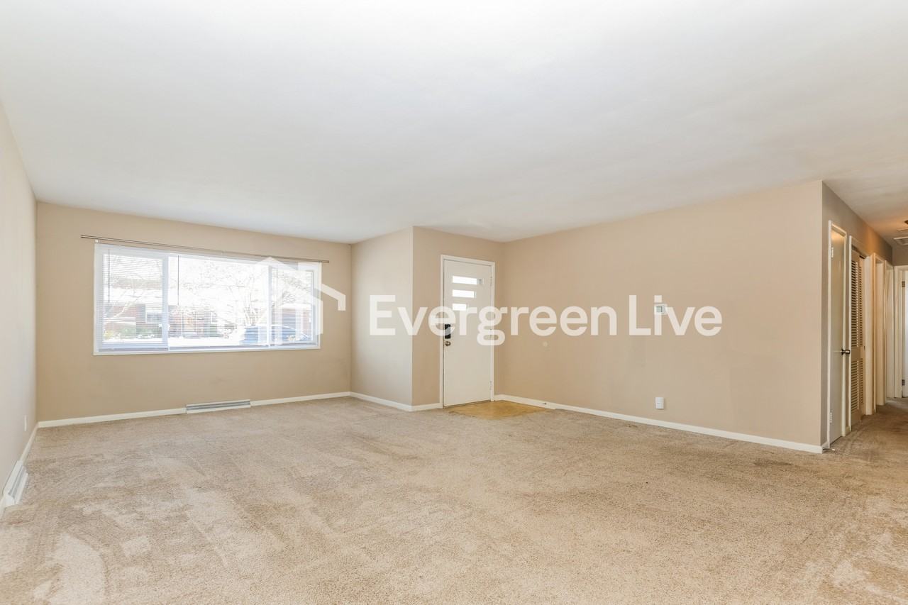 804 Fallview Ave - Photo 4 of 16