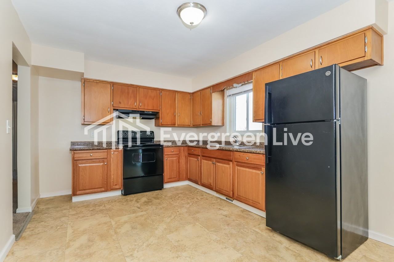 804 Fallview Ave - Photo 5 of 16