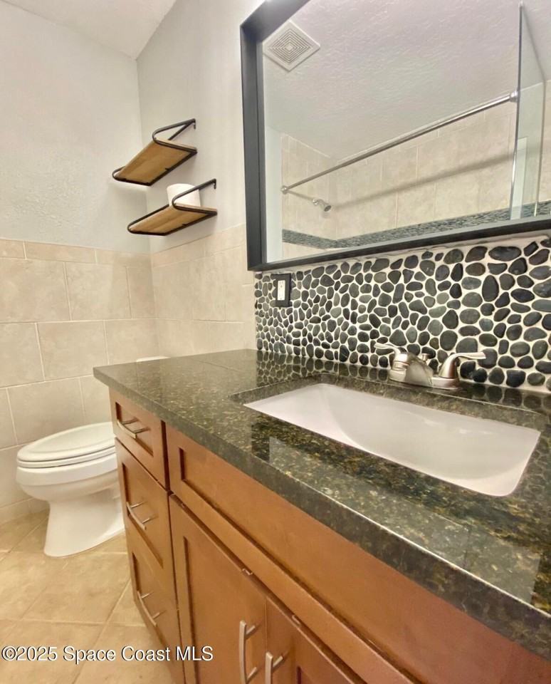 918 Bluewater Drive #918 - Photo 3 of 25