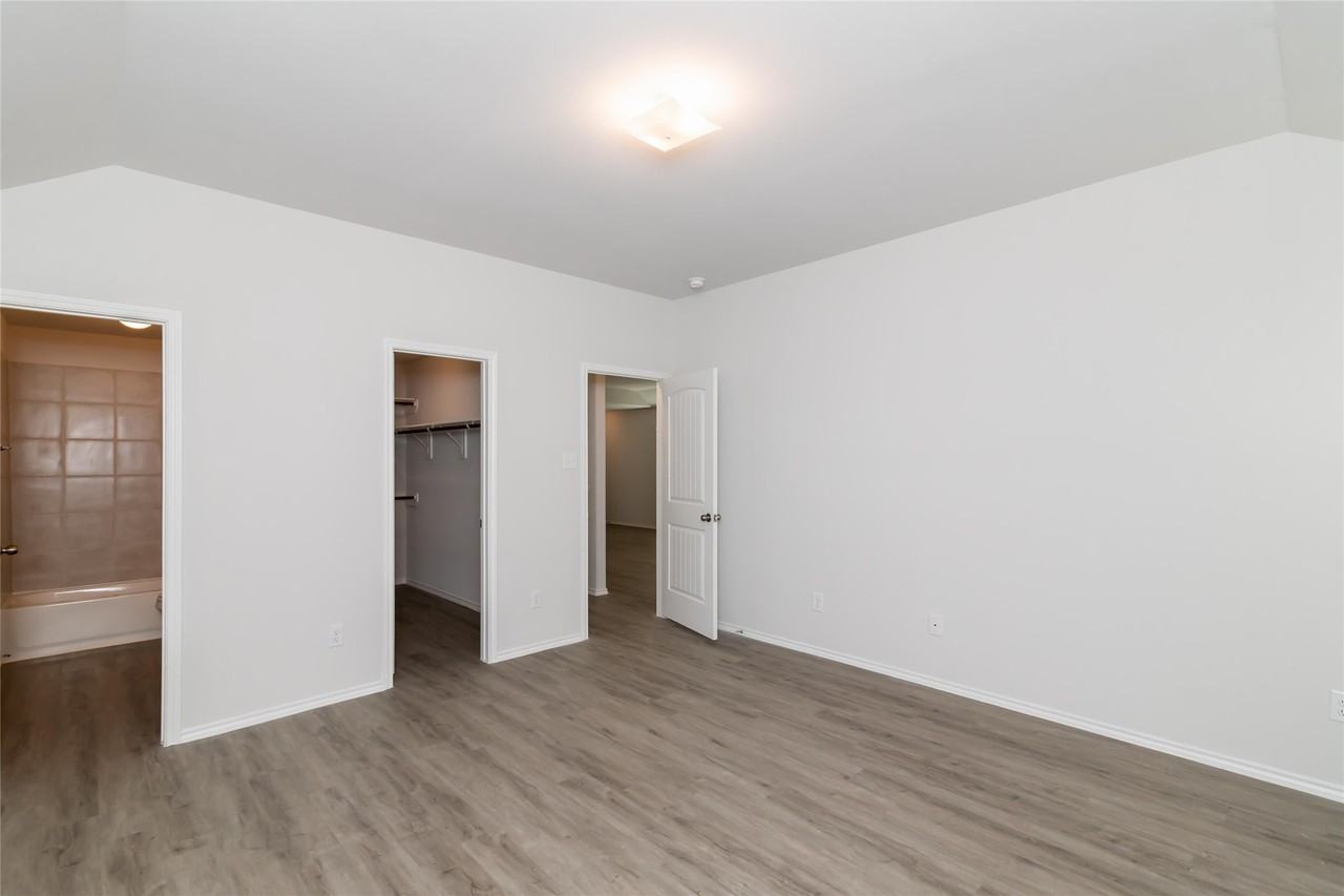 8814 Lar Ree Oaks Cir #8814 - Photo 5 of 9