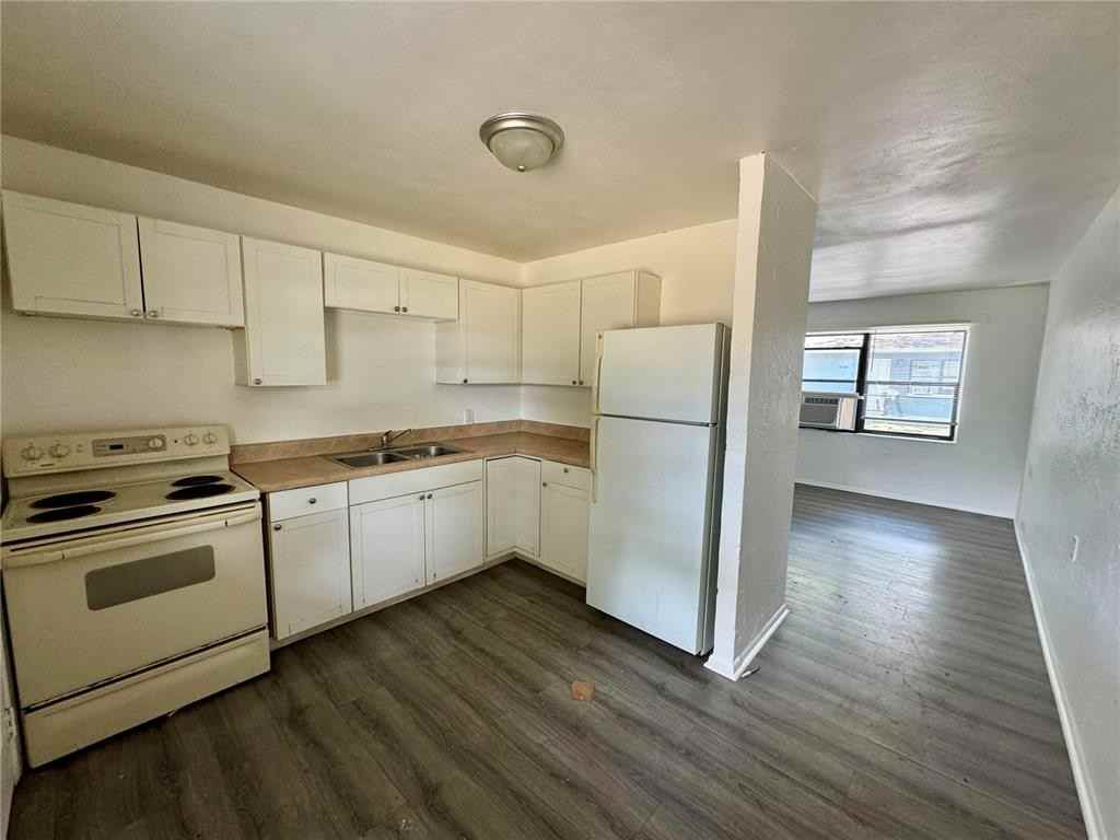 1922 Sw 7th Pl #1922 - Photo 3 of 12