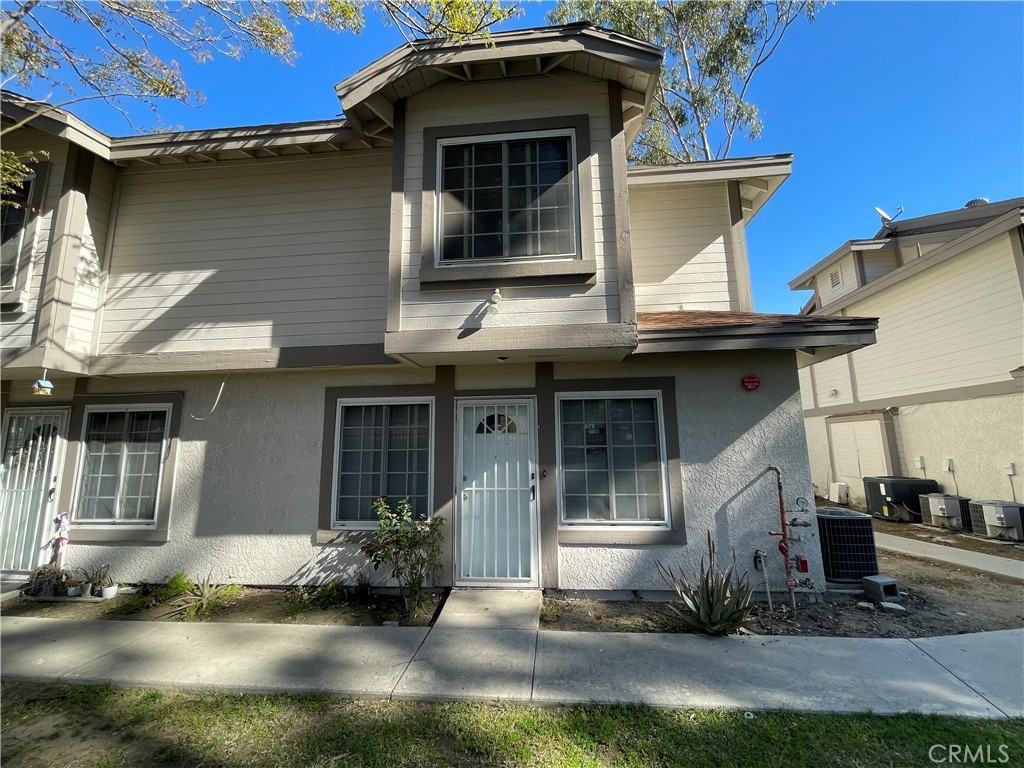 1614 S Campus Ave #1614E - Photo 3 of 15