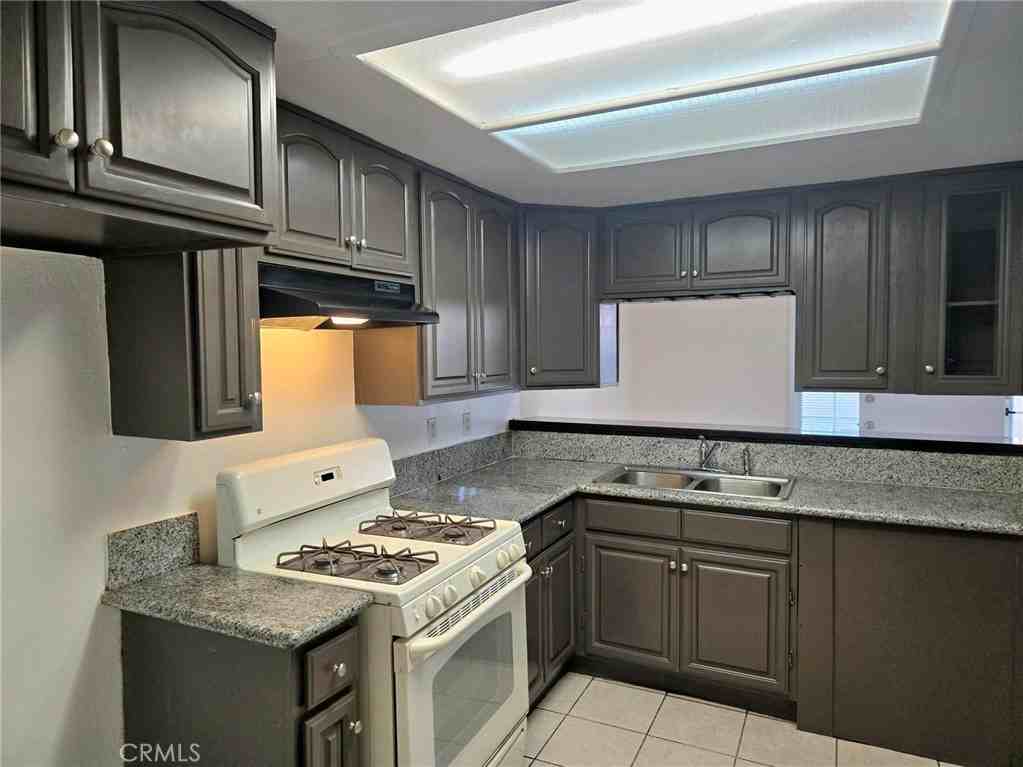 1614 S Campus Ave #1614E - Photo 6 of 15