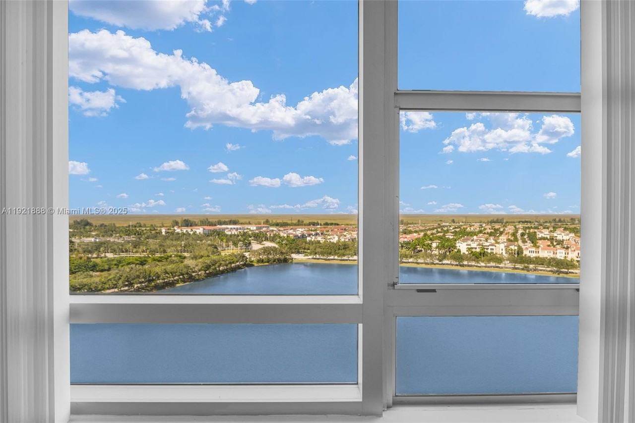 2681 North Flamingo Road #26811903S - Photo 4 of 50