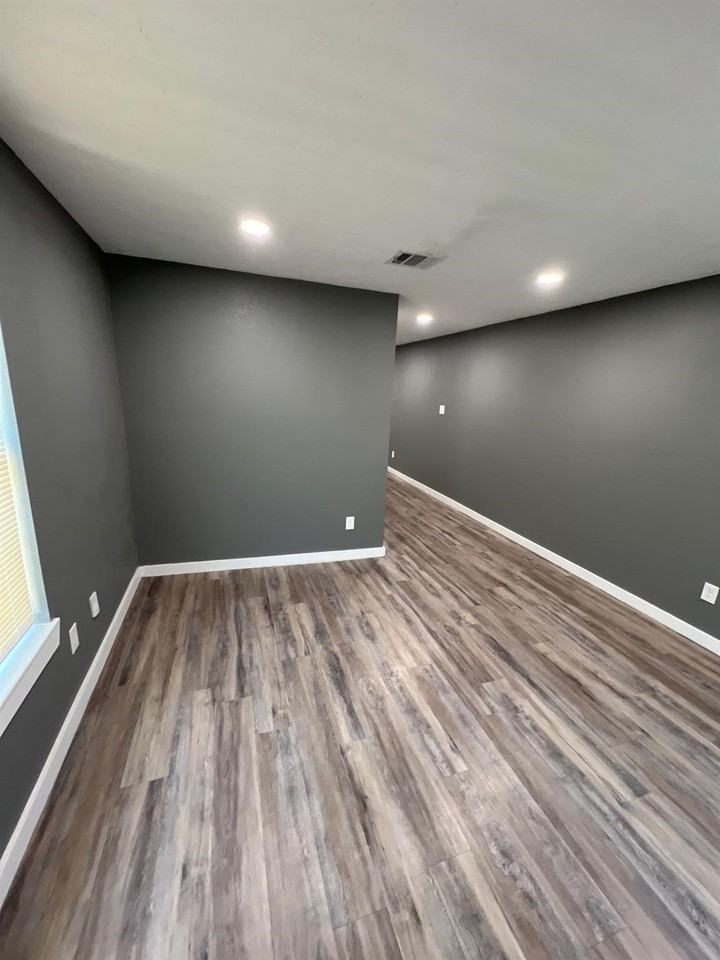 2610 1/2 Mills St #2610 - Photo 3 of 12