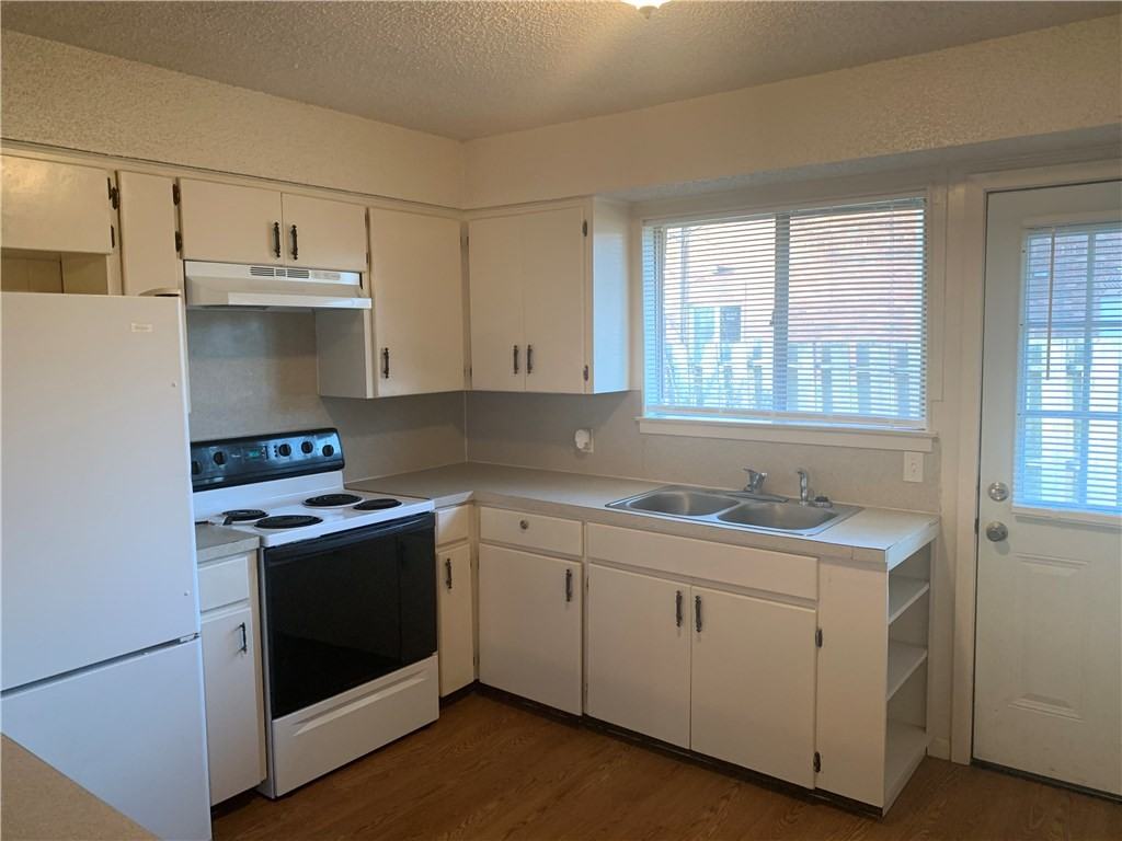 908 Emile Street #908-10 - Photo 5 of 8