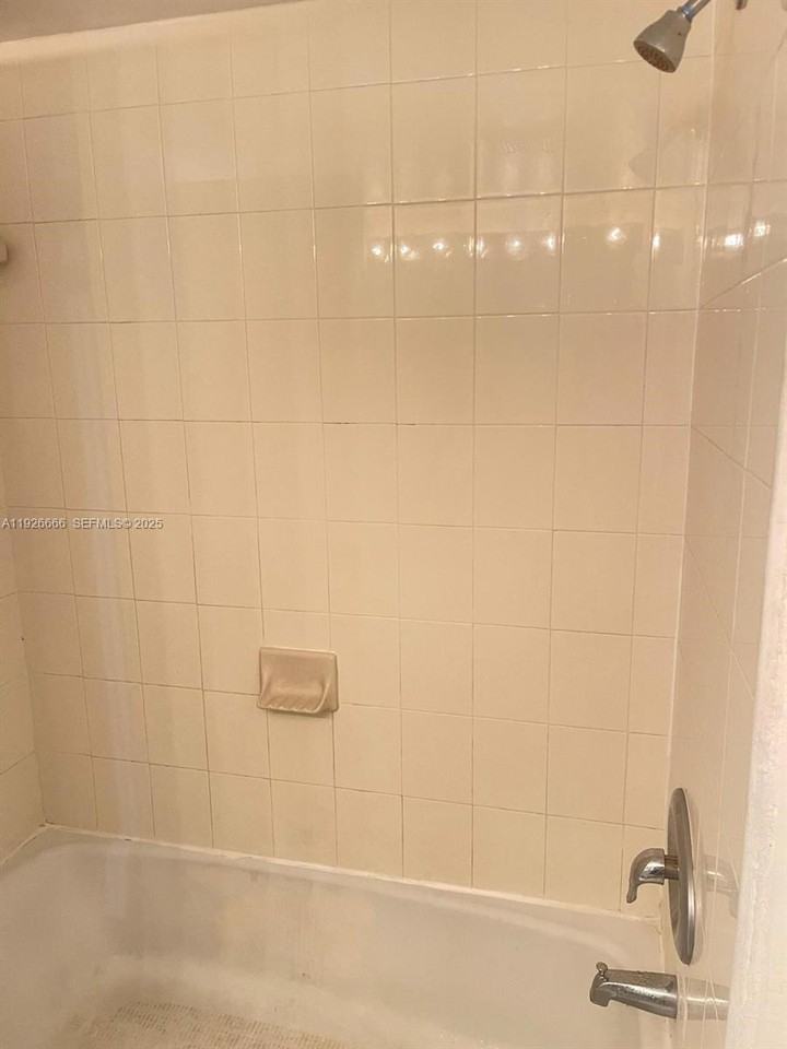 4270 Nw 79th Ave #42702D - Photo 2 of 10
