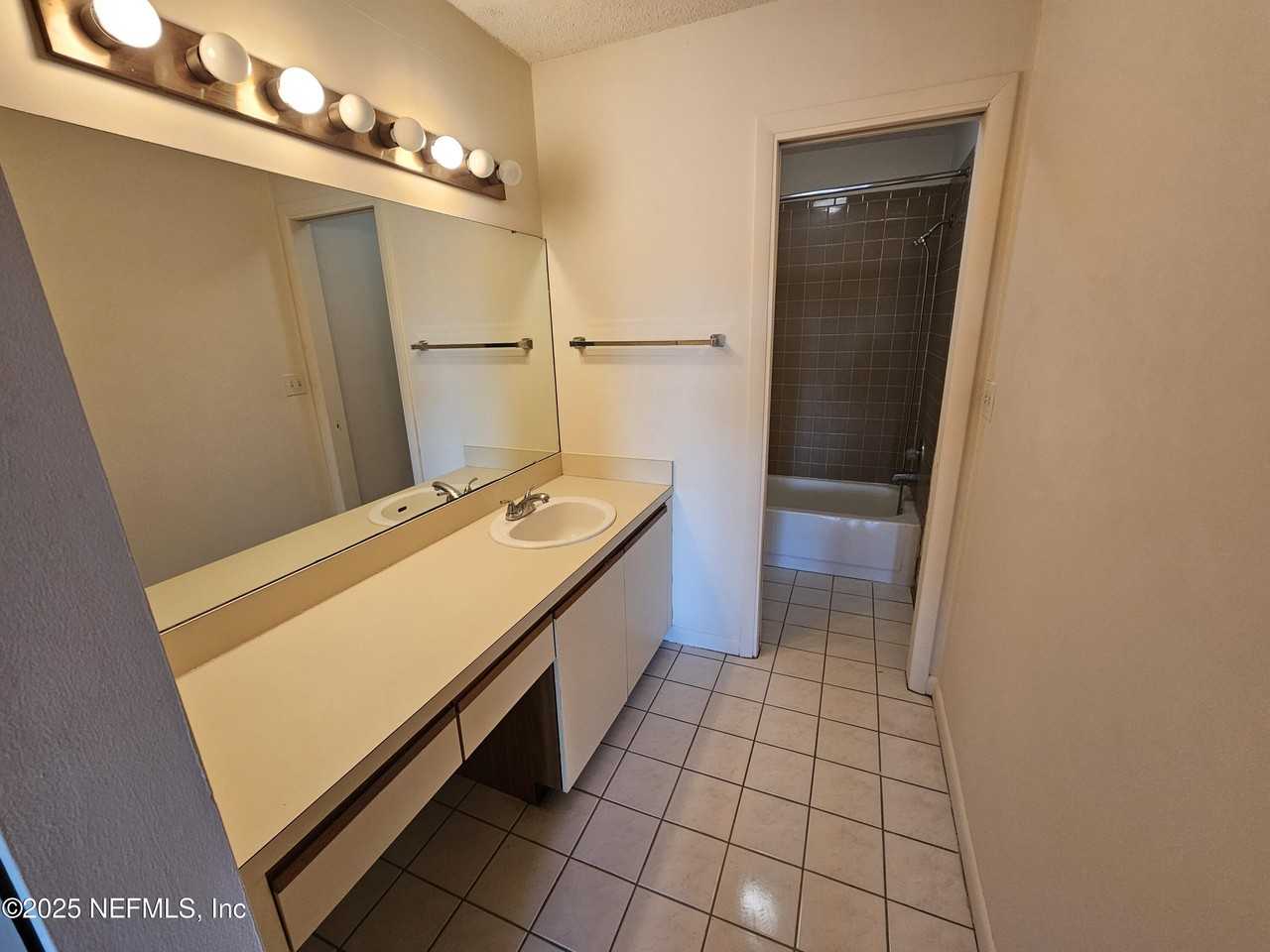 1307 River Hills Cir E #1307-16 - Photo 3 of 20
