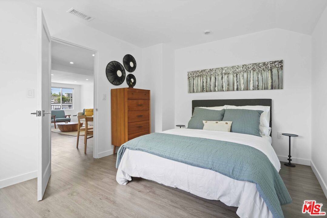 755 N Garfield Ave #755B - Photo 4 of 20