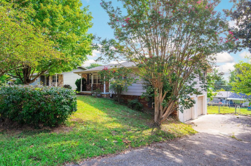 8912 Bay View Dr - Photo 2 of 23