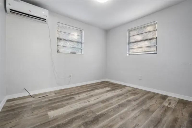 1707 E Idell Street Tampa Florida - Photo 4 of 10