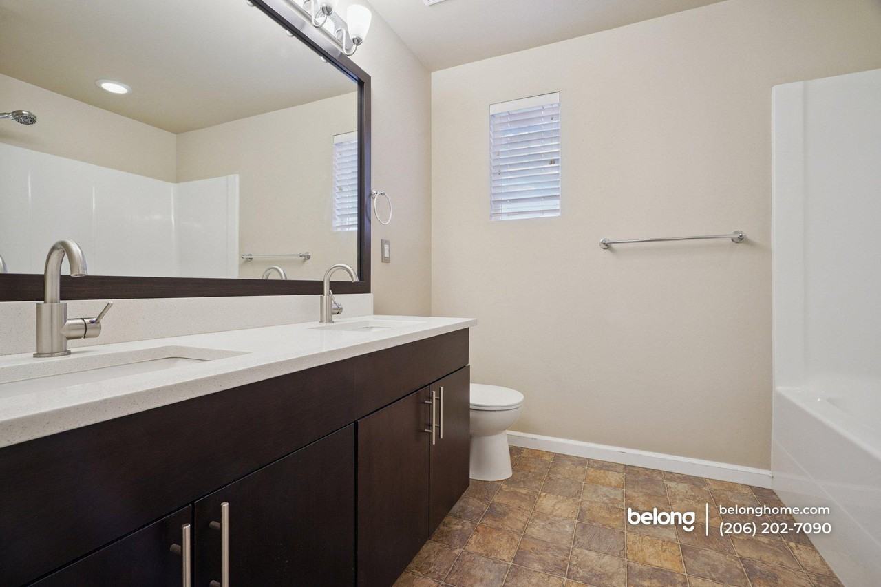 16112 81st Avenue Ct E - Photo 2 of 17