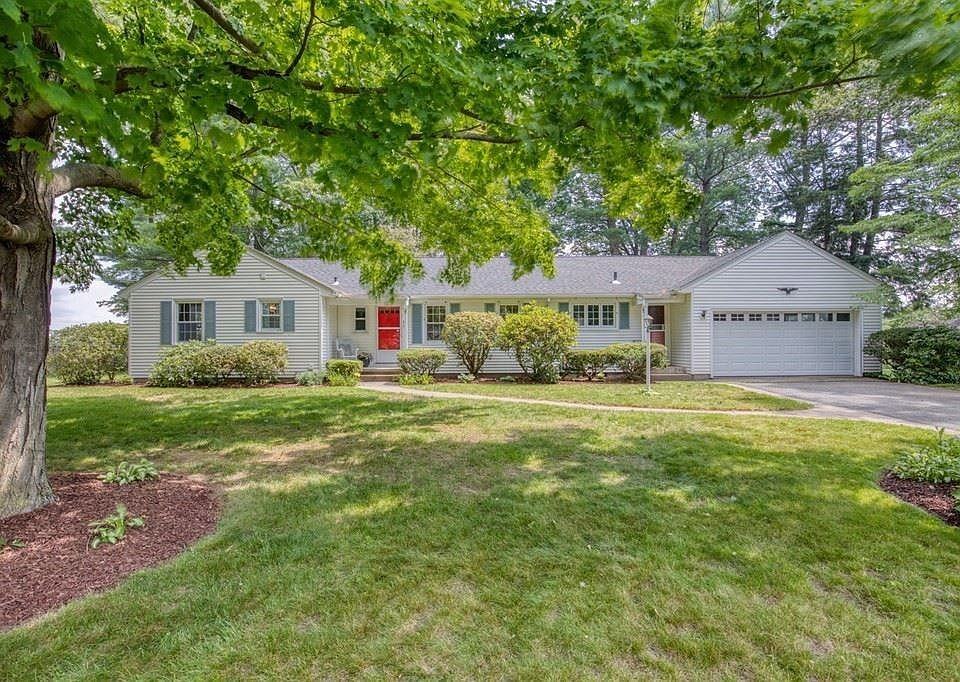 35 Llewellyn Drive - Photo 2 of 10