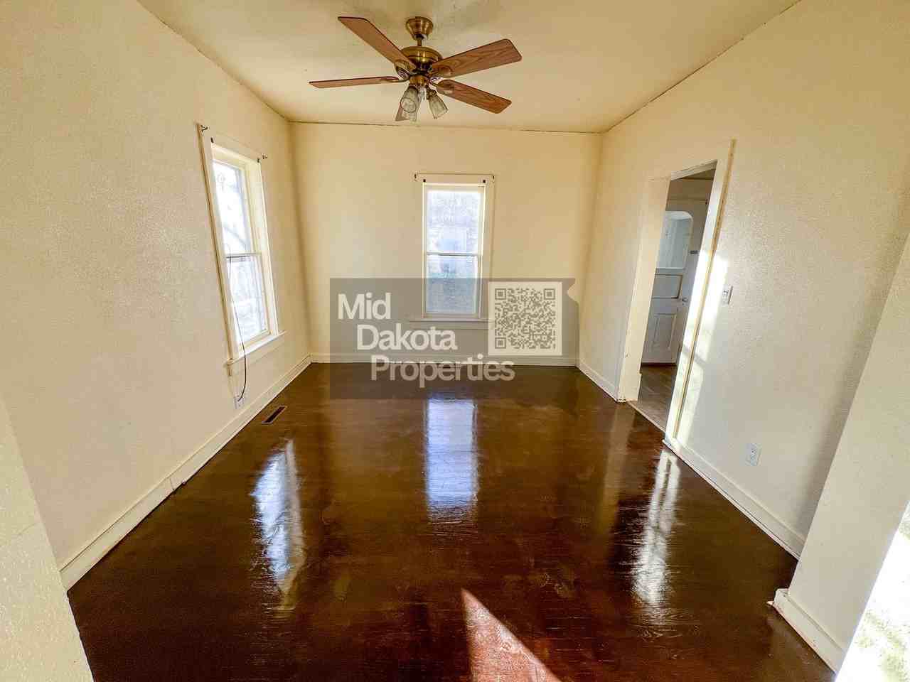 405 South Minnesota Street - Photo 5 of 17