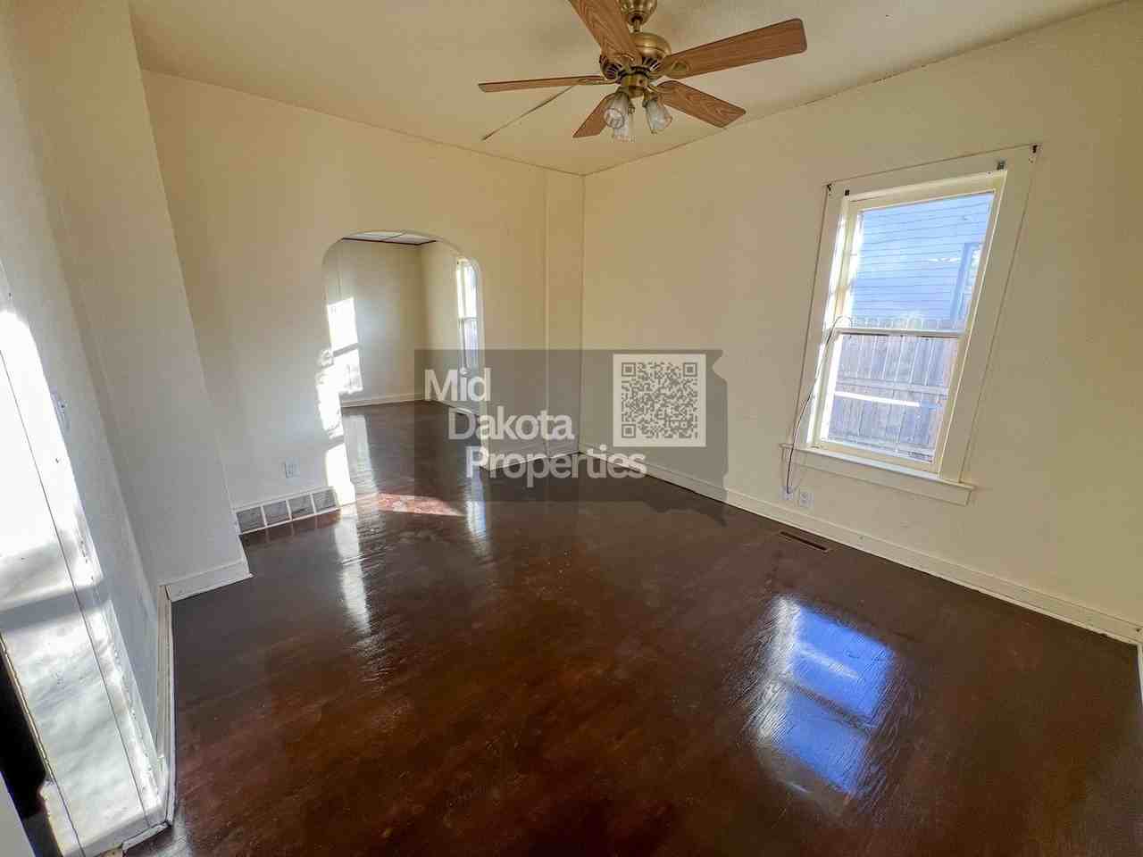 405 South Minnesota Street - Photo 6 of 17