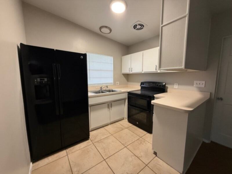 719 Baywood Dr - Photo 4 of 12