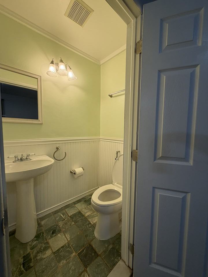 308 Green St - Photo 4 of 17