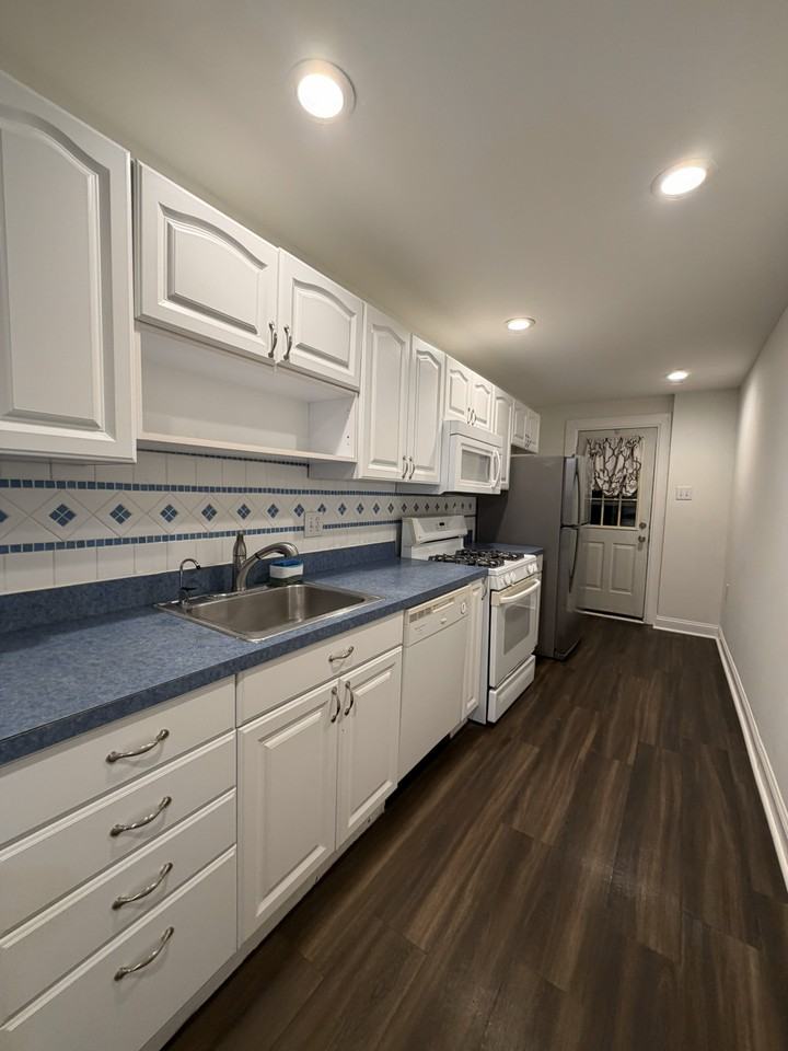 308 Green St - Photo 5 of 17