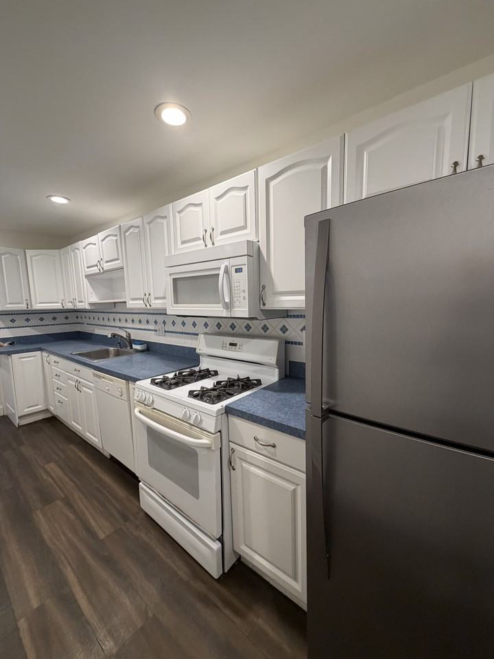 308 Green St - Photo 6 of 17