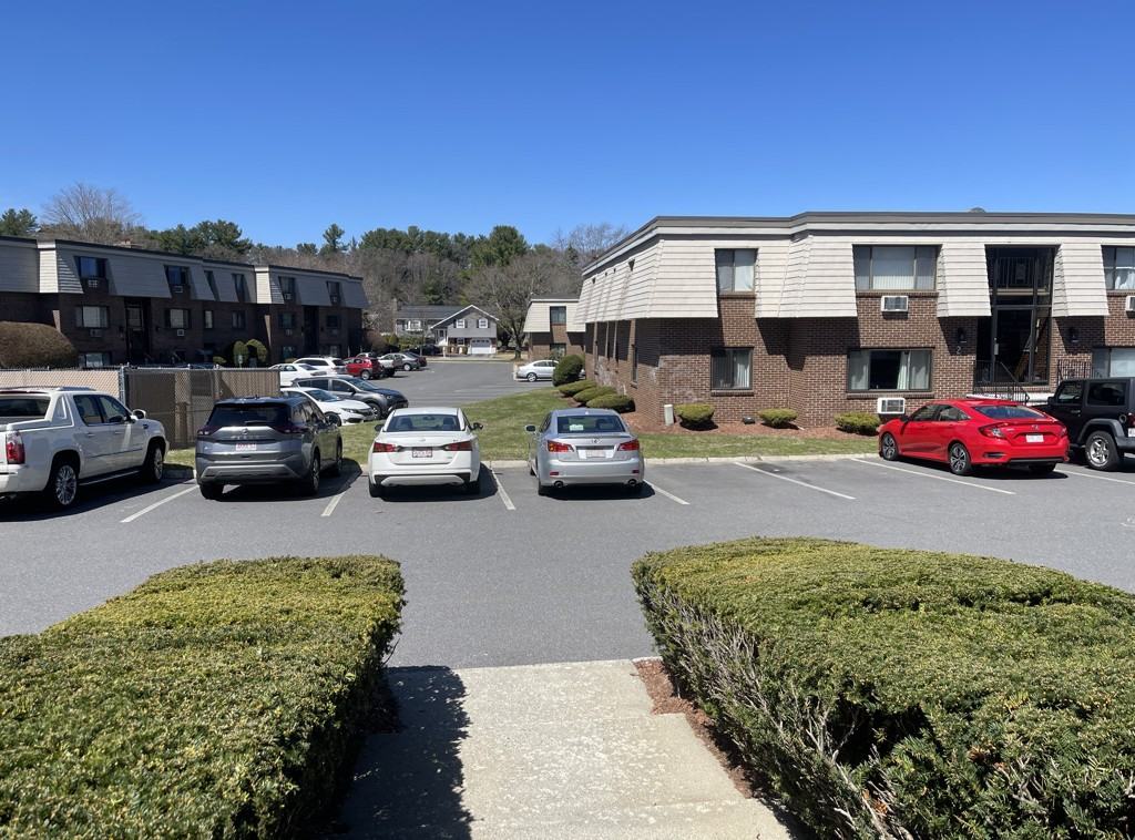 4 Hallmark Gdns #7 - Photo 7 of 9