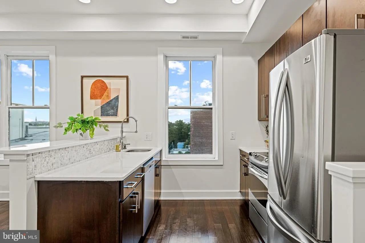 907 North Street Northwest #B2 - Photo 3 of 25