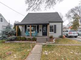 featured image of 568 Cromwell Street #1