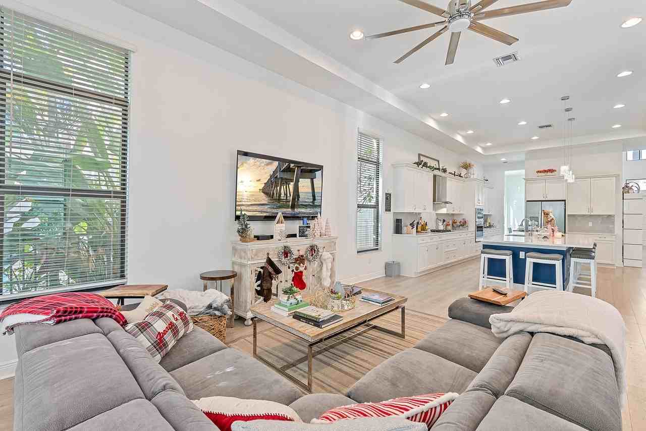 13528 Machiavelli Way - Photo 3 of 23