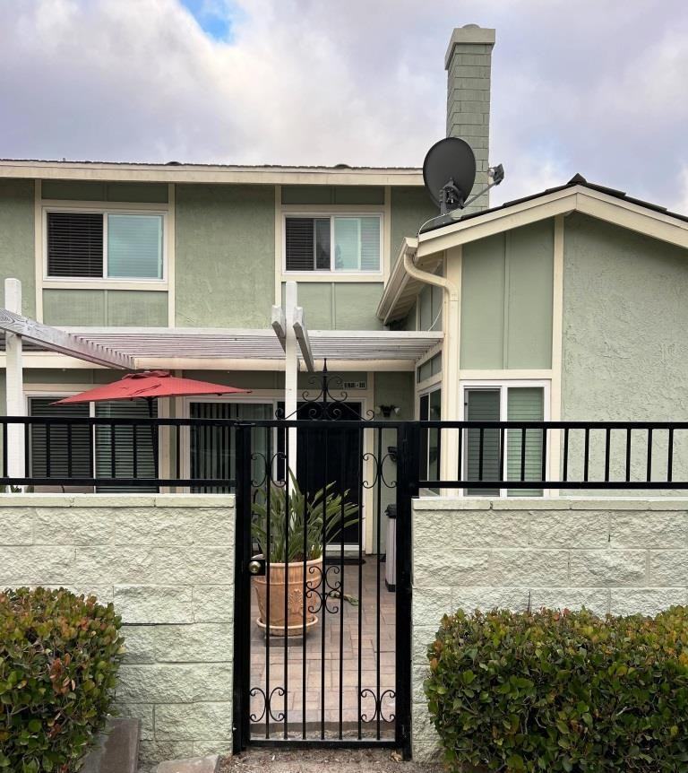 33055 Dolphin Ct - Photo 3 of 9