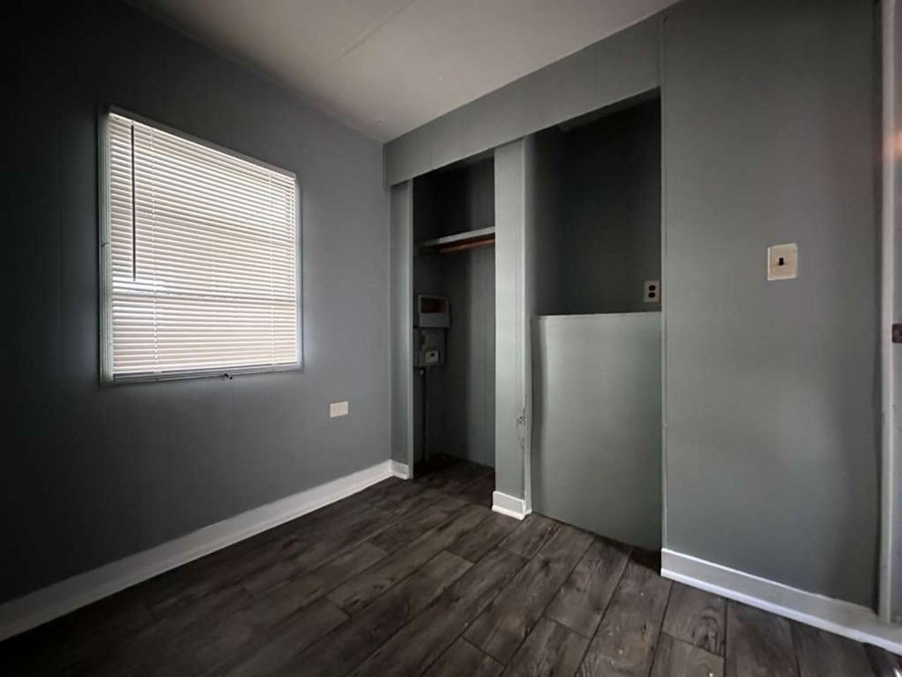 11811 N Broad Street - Photo 5 of 27