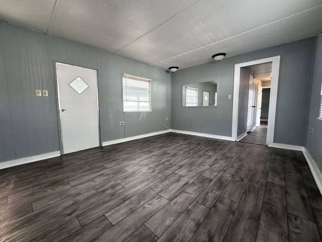 11811 N Broad Street - Photo 6 of 27