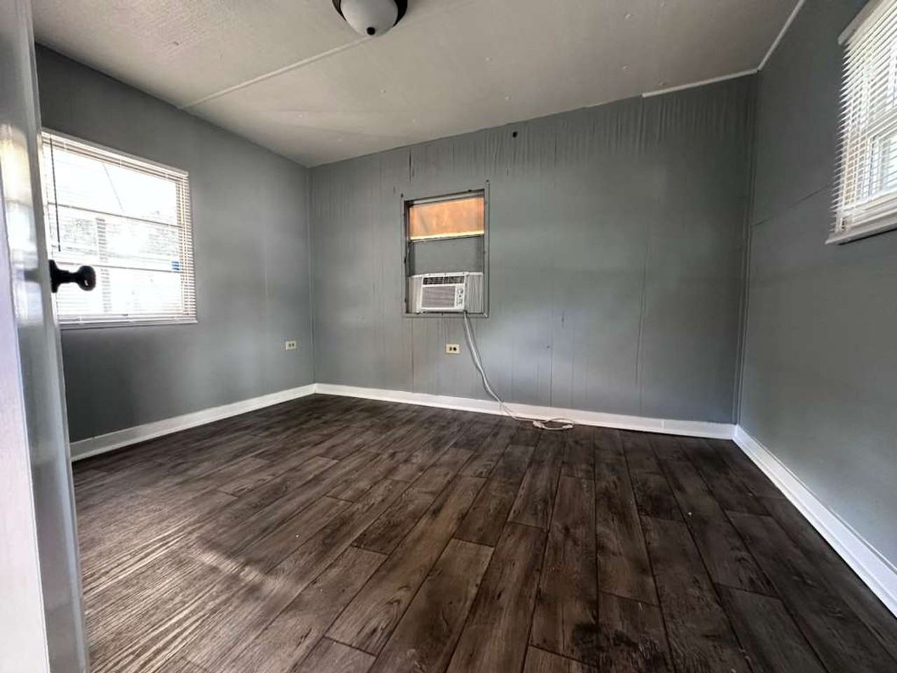 11811 N Broad Street - Photo 7 of 27