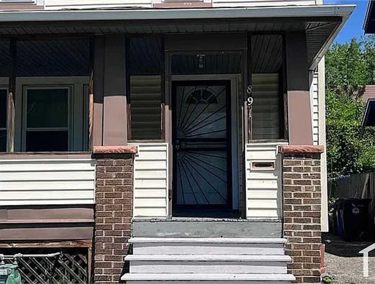 891 E 131st St - Photo 3 of 8