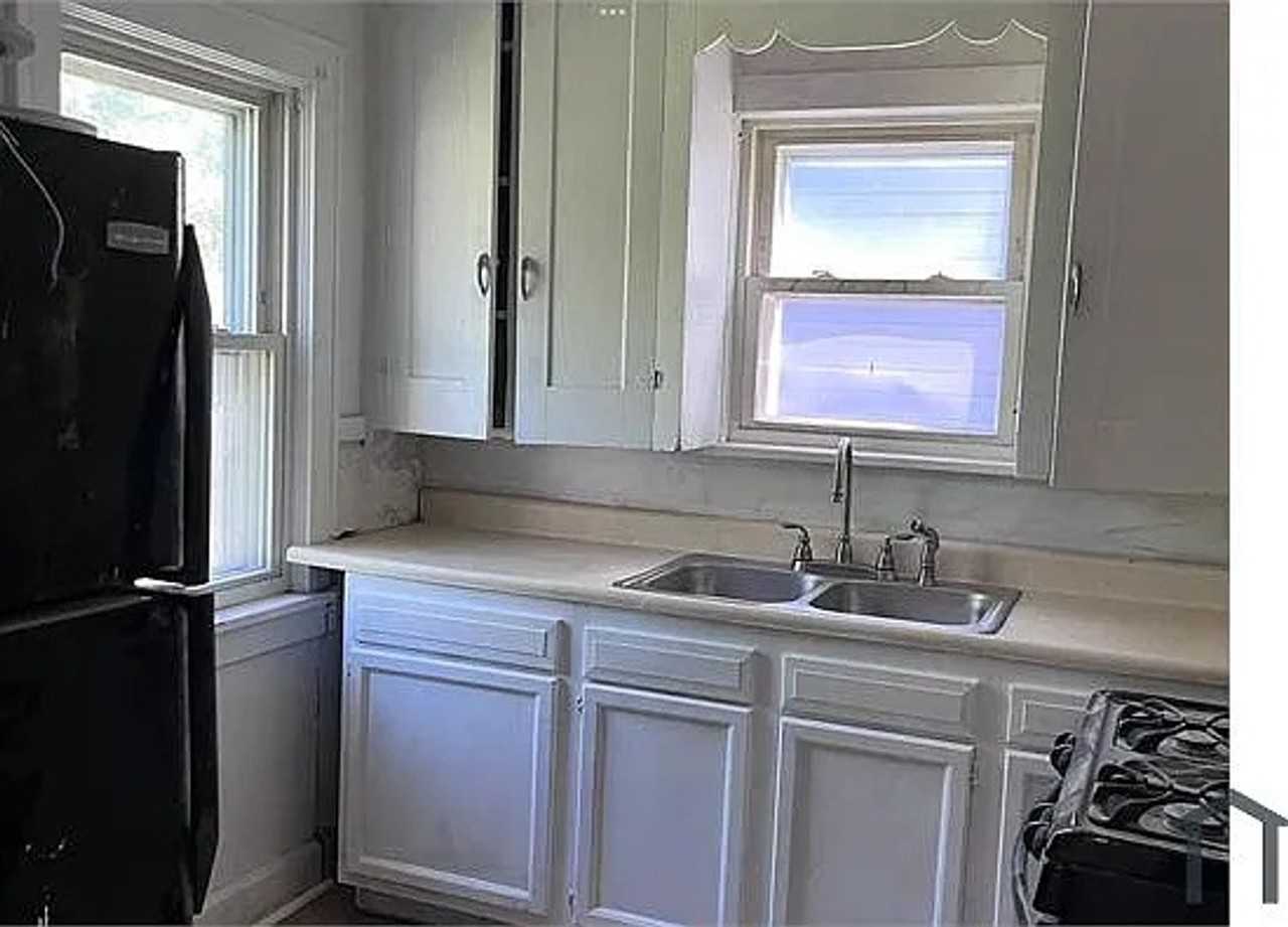 891 E 131st St - Photo 4 of 8