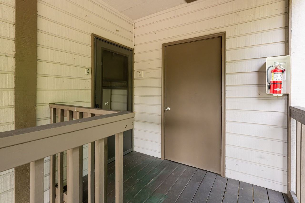 6 Racquet Club Road - Photo 7 of 34